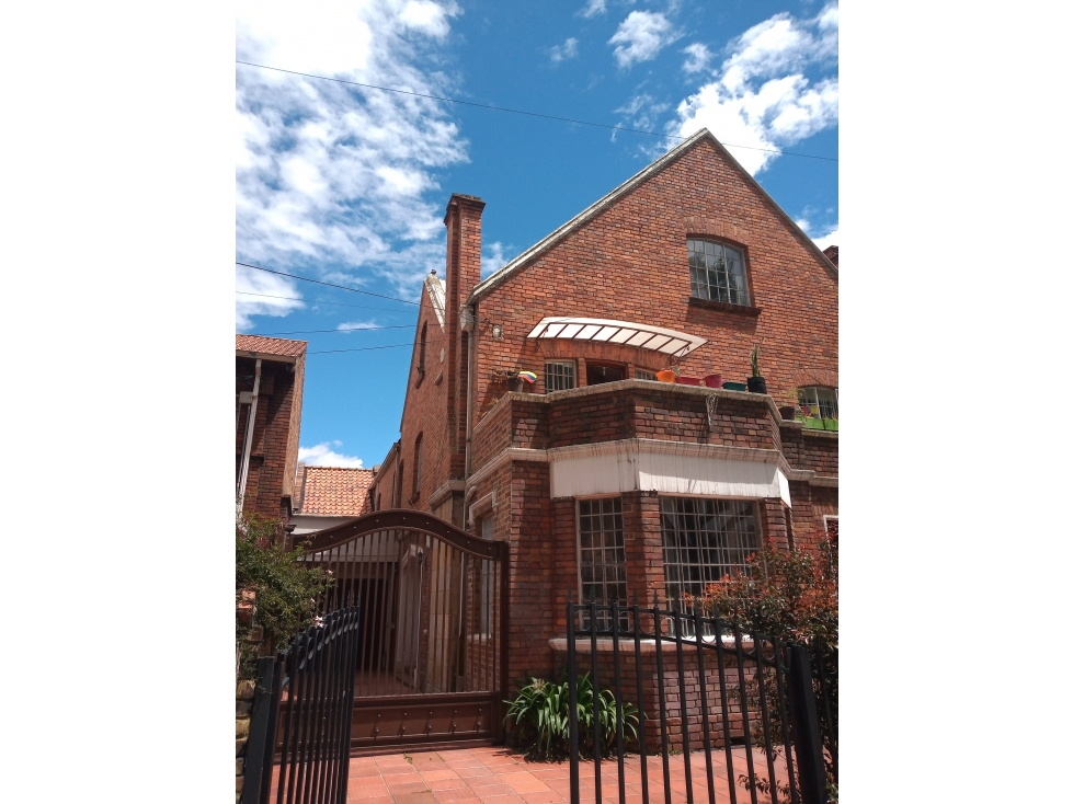VENDO CASA DE CONSERVACIÓN PARA USOS MULTIPLES EN TEUSAQUILLO