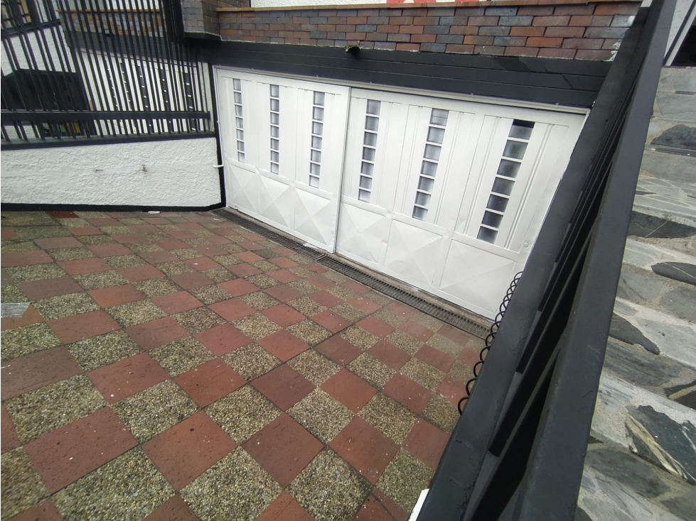 VENDO CASA GRANDE USO MIXTO 200M2 - NORMANDIA CALLE 52 — foto 3