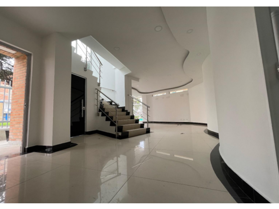 RENTO OPORTUNIDAD EDIFICIO 1.200M2 - EL CAMPIN - 1