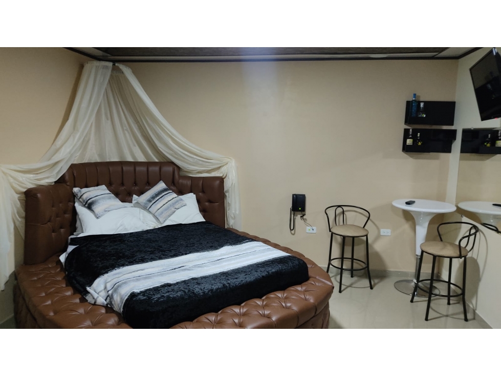 EN VENTA MOTEL FUNCIONANDO EN OTAVALO - 2