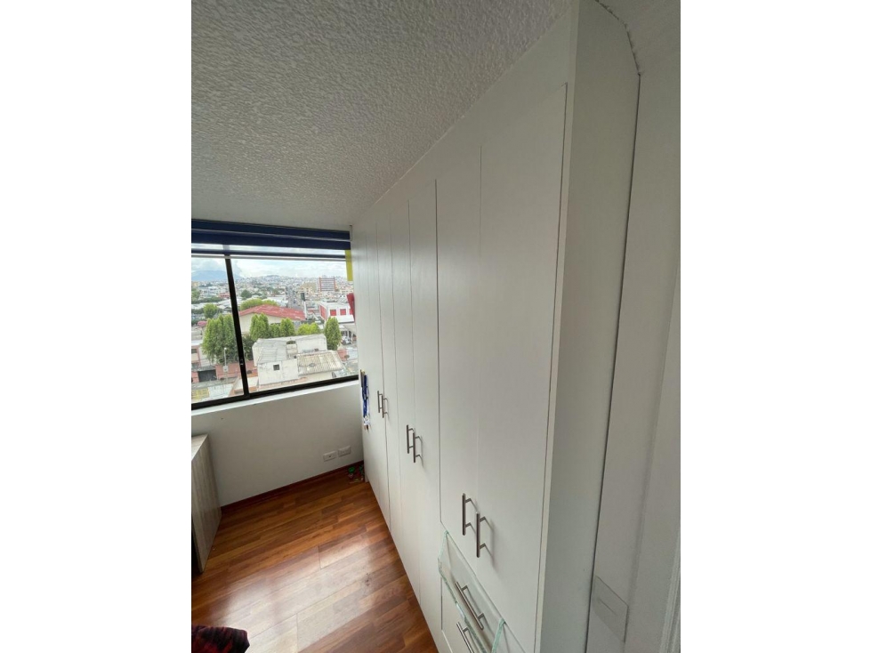 **¡Departamento en venta en el Edificio Crisja, Quito!** — foto 2