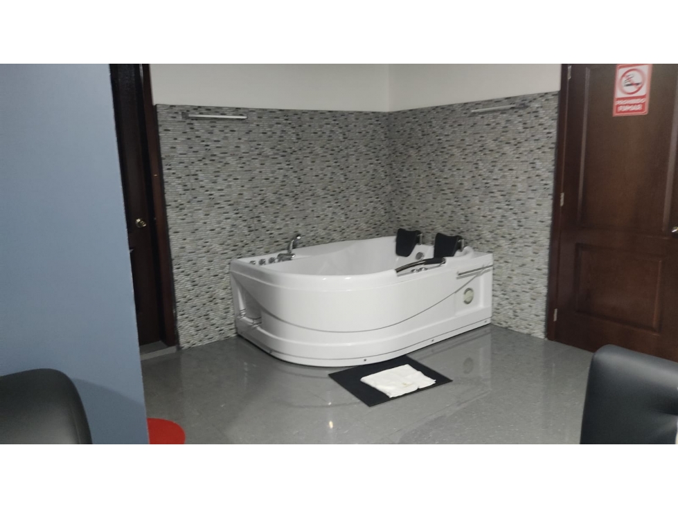 EN VENTA MOTEL FUNCIONANDO EN OTAVALO - 3