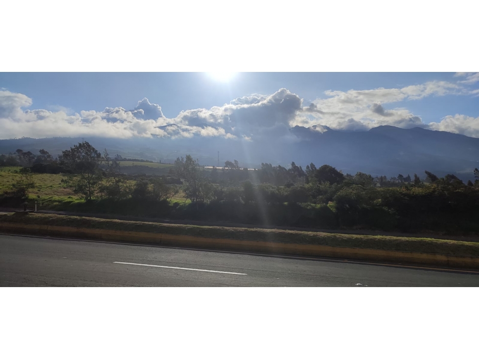 1 A 2 HECTAREAS EN LA PANAMERICANA OTAVALO - CAJAS - 2