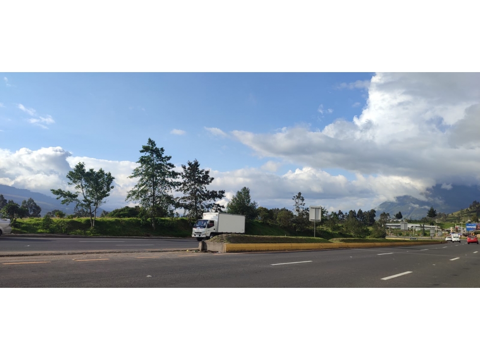1 A 2 HECTAREAS EN LA PANAMERICANA OTAVALO - CAJAS - 3