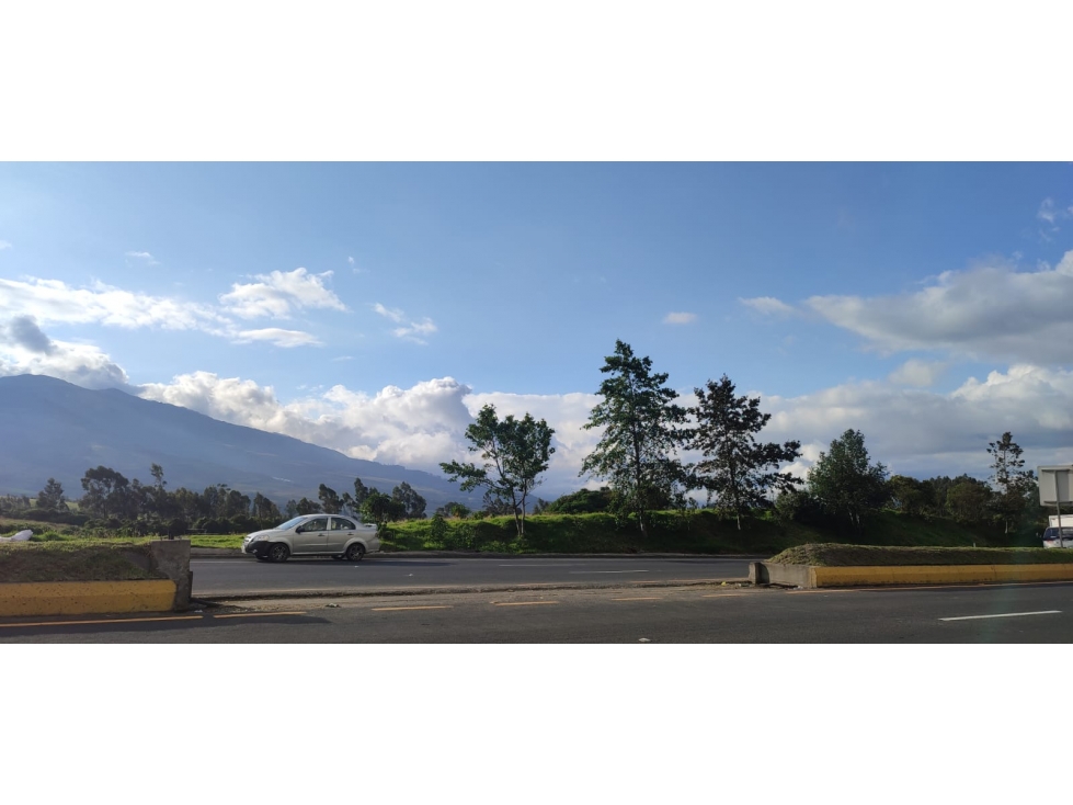 1 A 2 HECTAREAS EN LA PANAMERICANA OTAVALO - CAJAS - 4