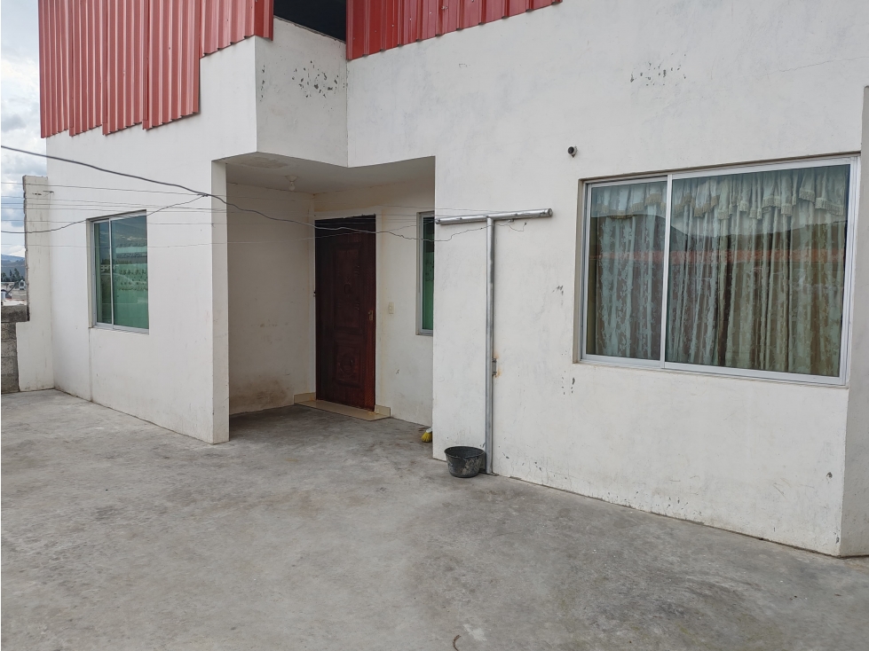 CASA RENTERA ESQUINERA ALTA RENTABILIDAD EN CAYAMBE - 6