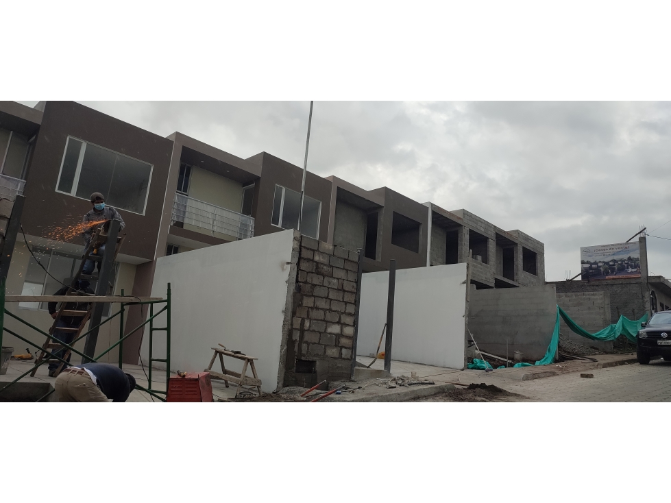 CASA A ESTRENAR EN CAYAMBE - 1