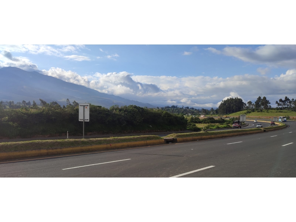 1 A 2 HECTAREAS EN LA PANAMERICANA OTAVALO - CAJAS - 6