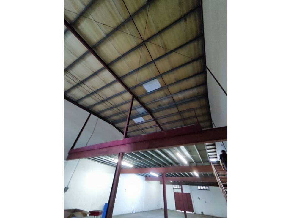 ALQUILER GALERA LLANO BONITO — foto 4
