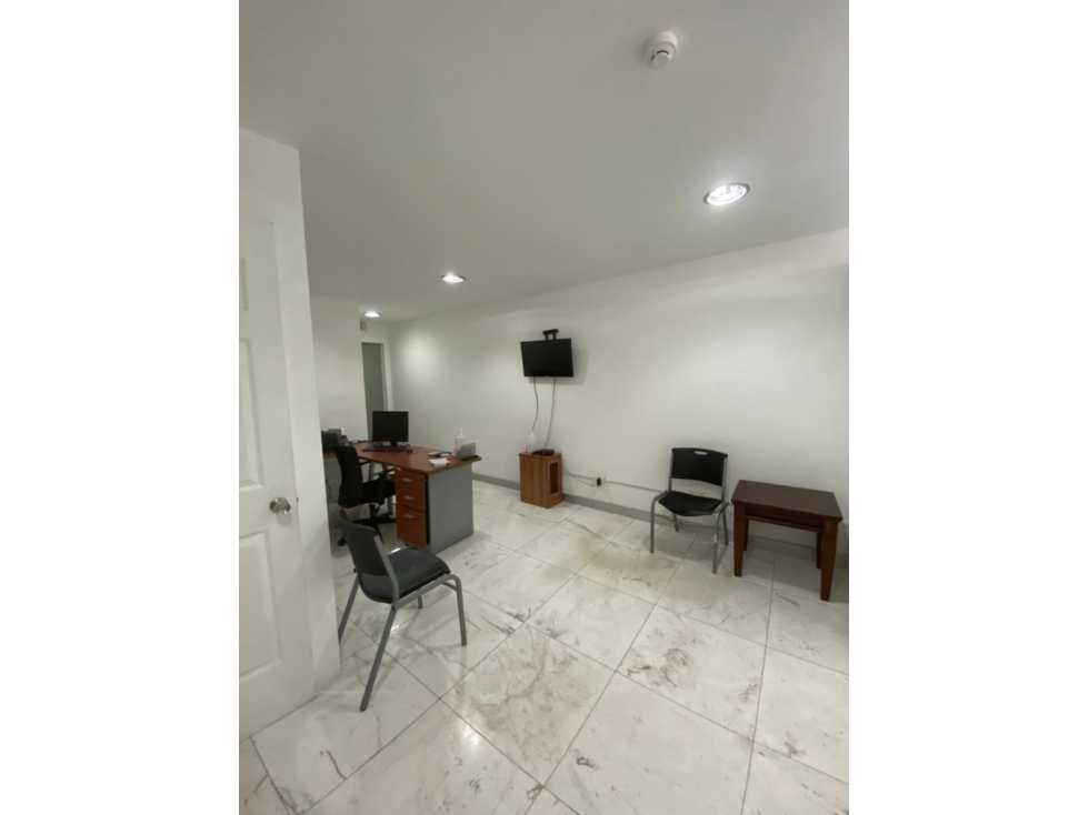 VENTA OFICINA AMOBLADA BELLA VISTA