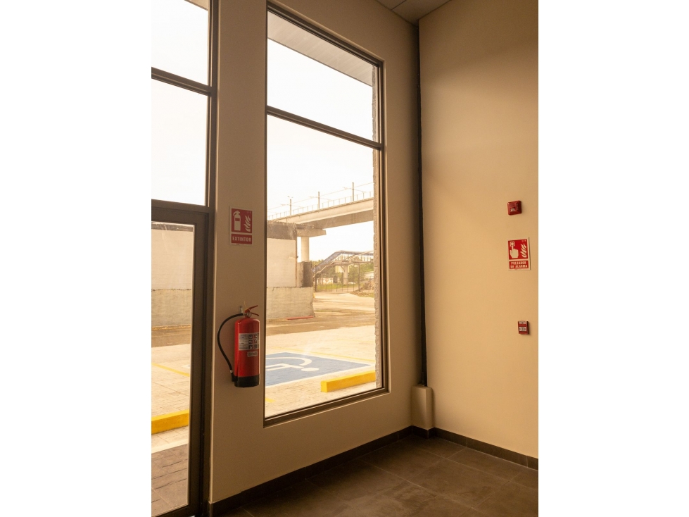 ALQUILER GALERA VIA TOCUMEN — foto 6