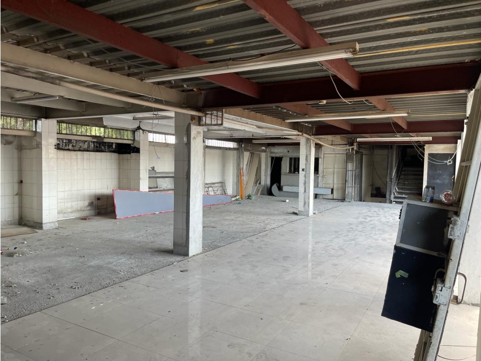 ALQUILER LOCAL EN OBRA GRIS VIA CINCUENTENARIO