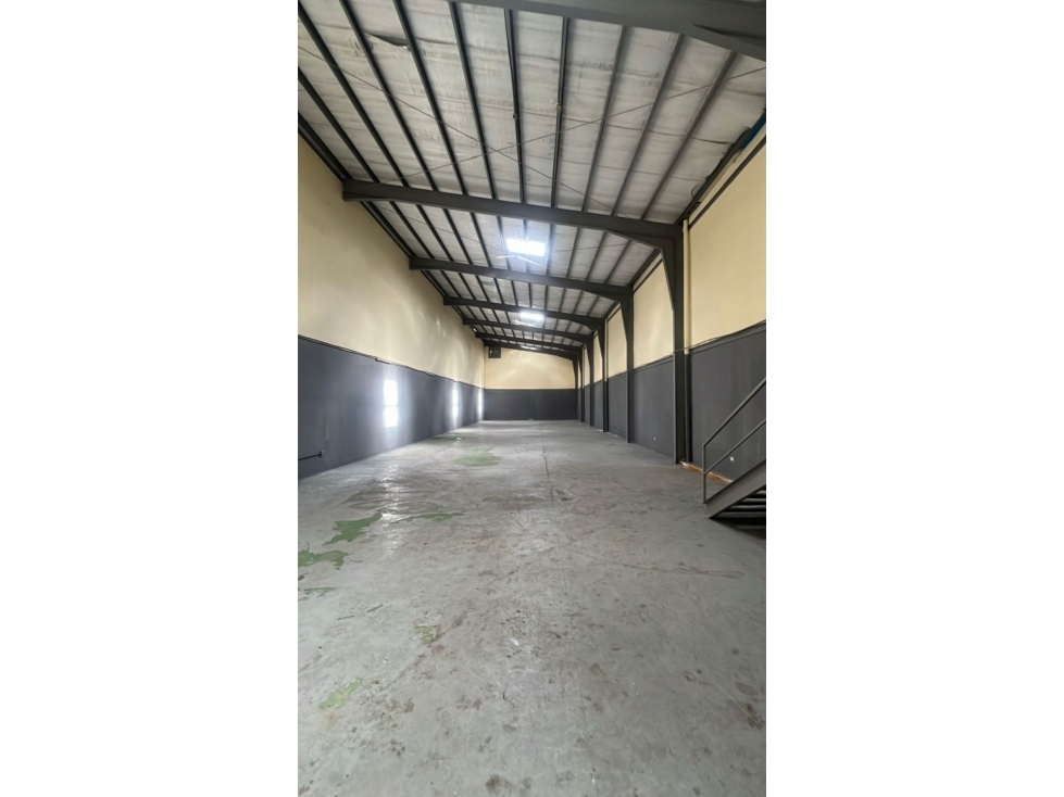 ALQUILER GALERA PARQUE LEFEVRE — foto 2