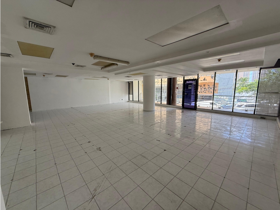 ALQUILER LOCAL COMERCIAL BELLA VISTA — foto 2