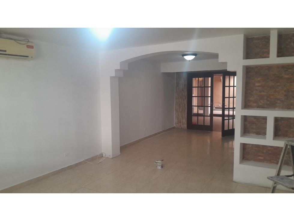 ALQUILER CASA BRISAS DEL GOLF LINEA BLANCA