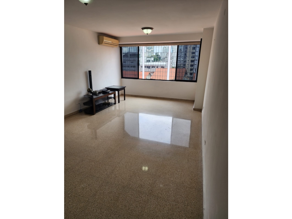 ALQUILER APARTAMENTO SEMI-AMOBLADO MARBELLA