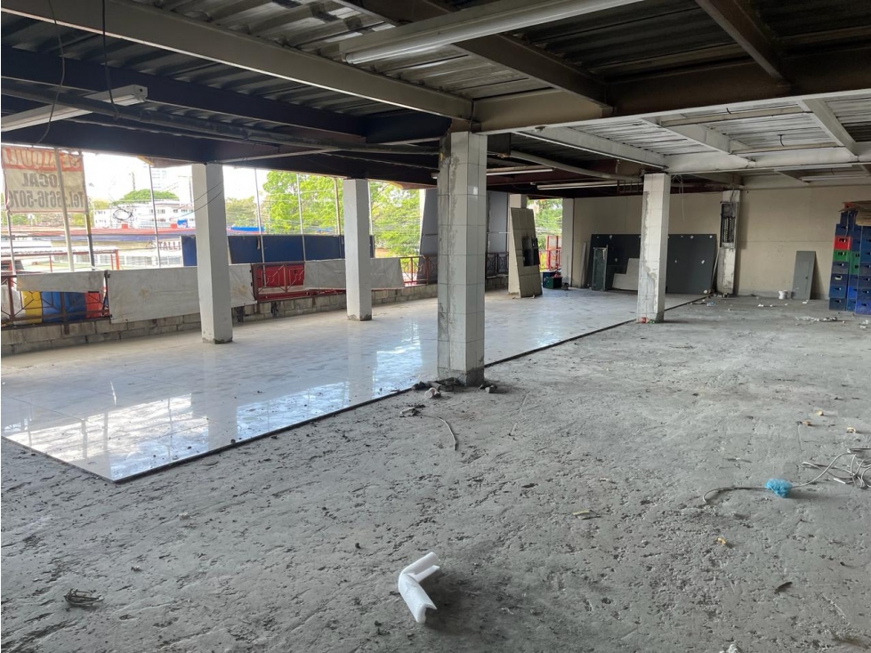 ALQUILER LOCAL EN OBRA GRIS VIA CINCUENTENARIO — foto 4
