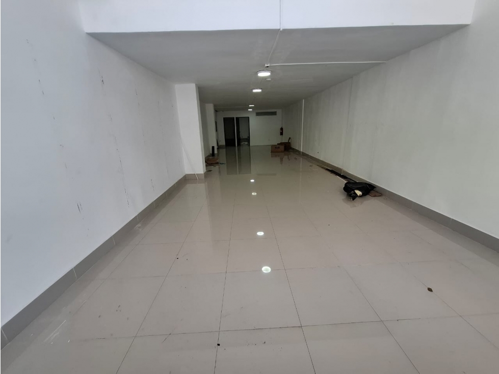 ALQUILER LOCAL COMERCIAL BELLA VISTA — foto 2