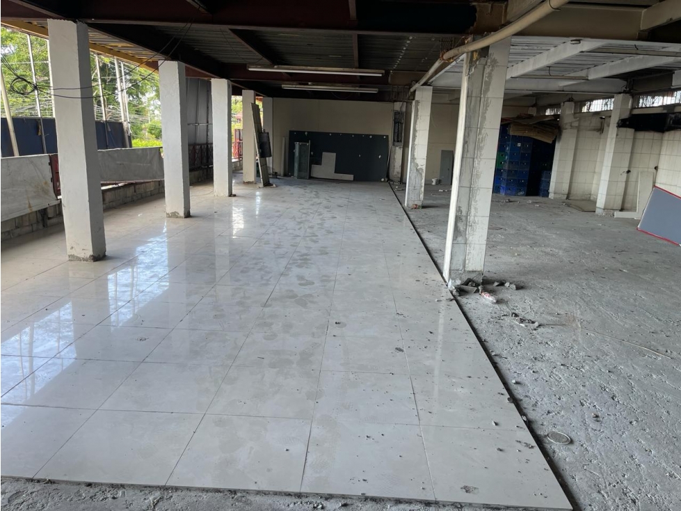 ALQUILER LOCAL EN OBRA GRIS VIA CINCUENTENARIO — foto 5