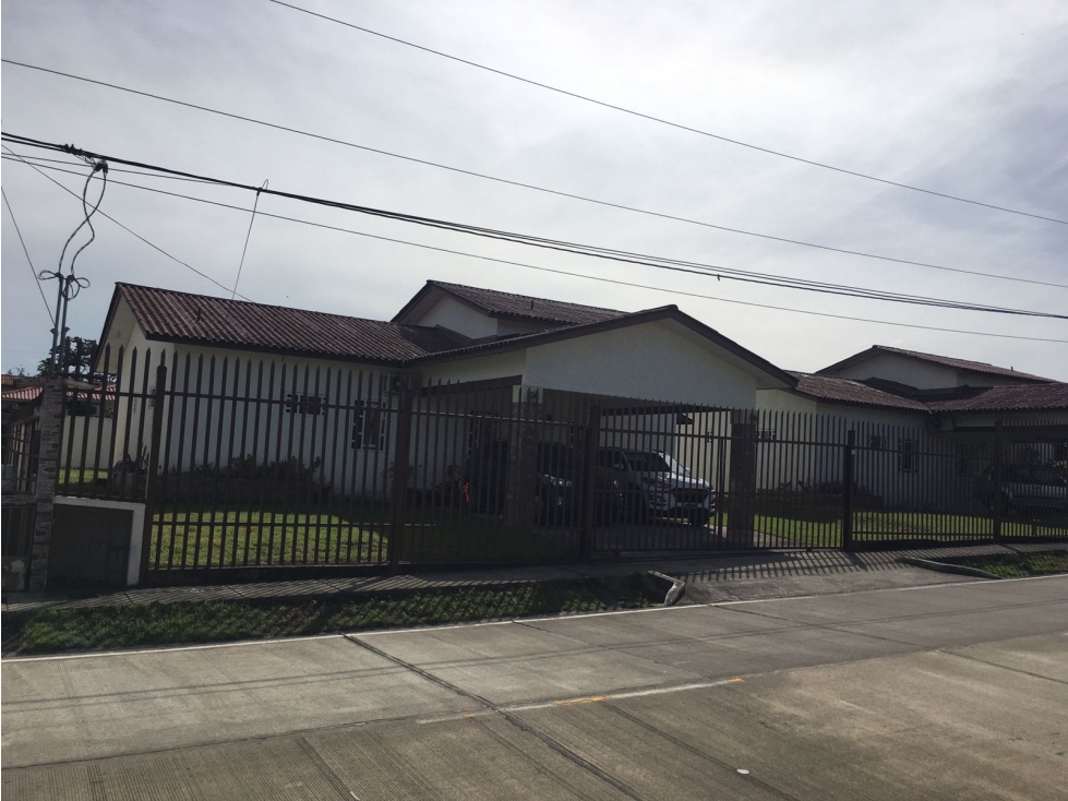 SE VENDE CASA EN LA FONTANA CHIRIQUI