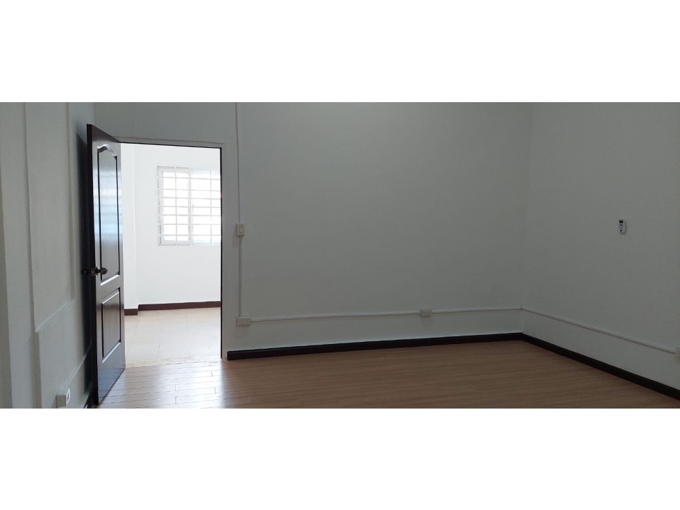 ALQUILER LOCAL CON OFICINAS PARQUE LEFEVRE