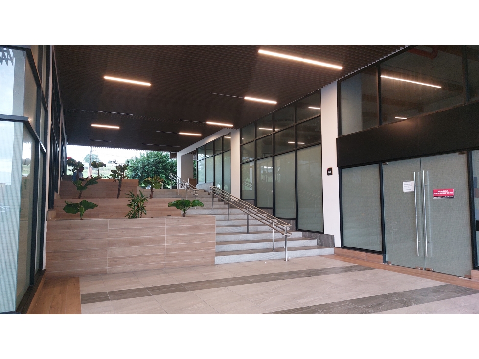 ALQUILER DE LOCALES COMERCIALES EN GRENWOOD PLAZA — foto 6
