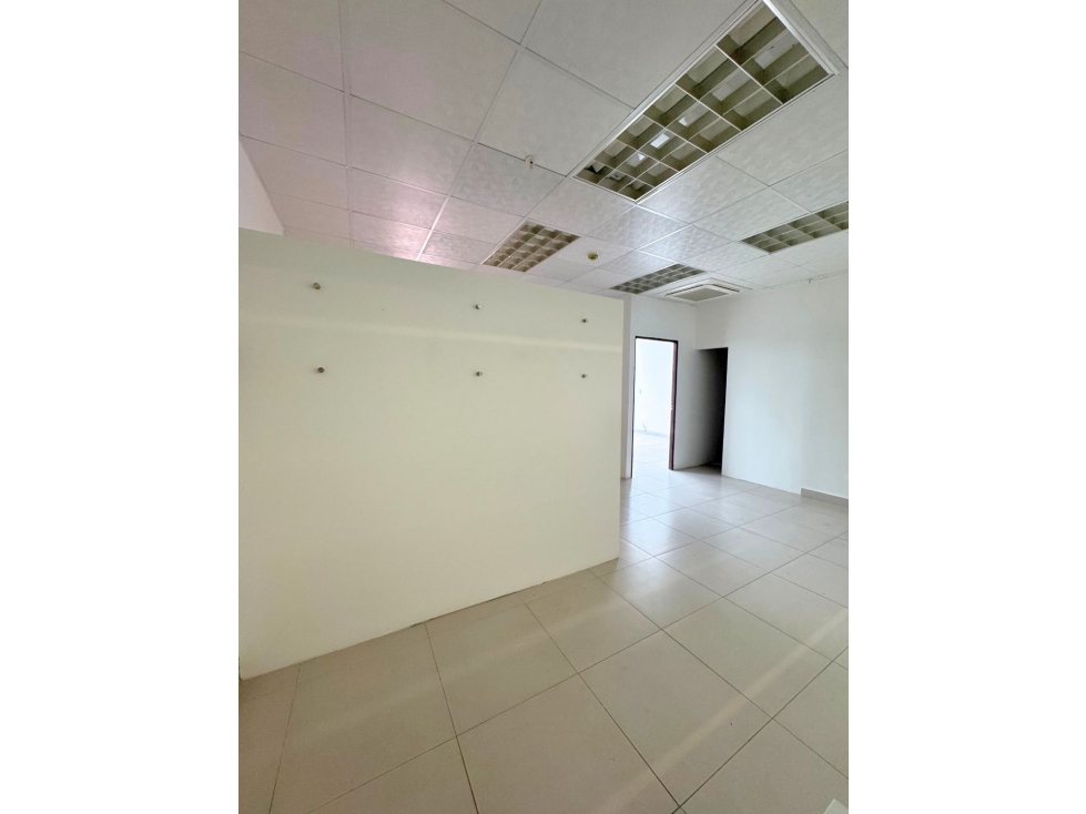 ALQUILER DE OFICINA EN EDISON CORPORATE CENTER, BETANIA — foto 3