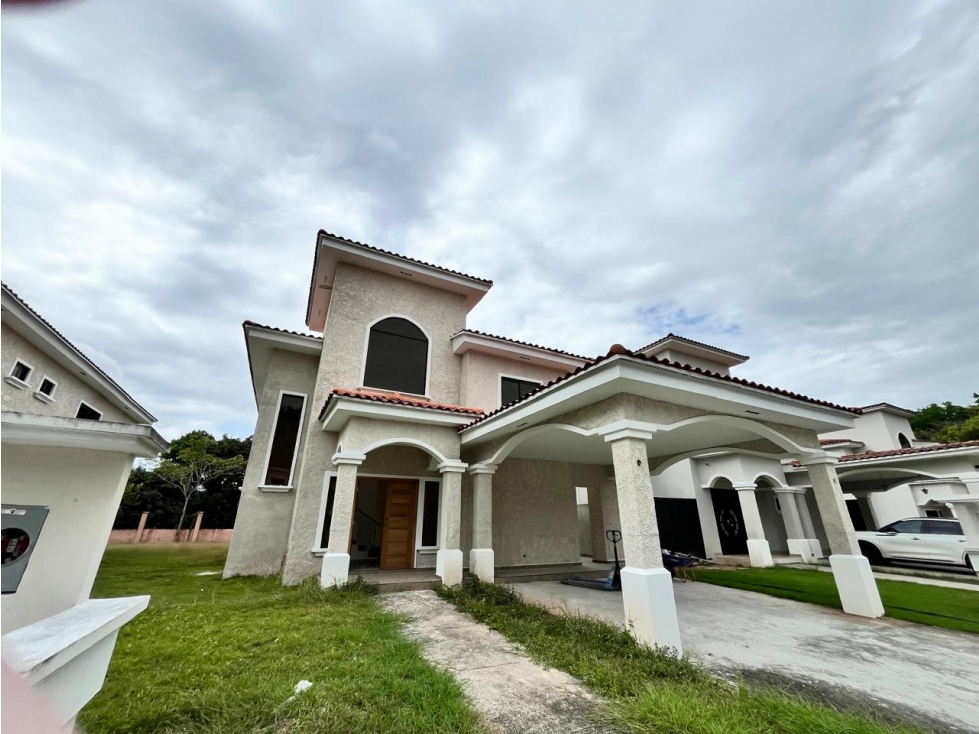 VENTA DE CASA EN PH CLAYTON FOREST