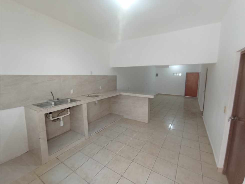Casa en venta a 3 cuadras de Plaza Ley Bicentenario 4 recámaras — foto 3