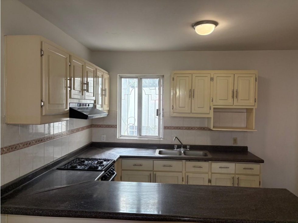 SE VENDE DEPARTAMENTO, PLANTA BAJA DE 2 RECAMARAS, AVENIDA LA MARINA. — foto 2
