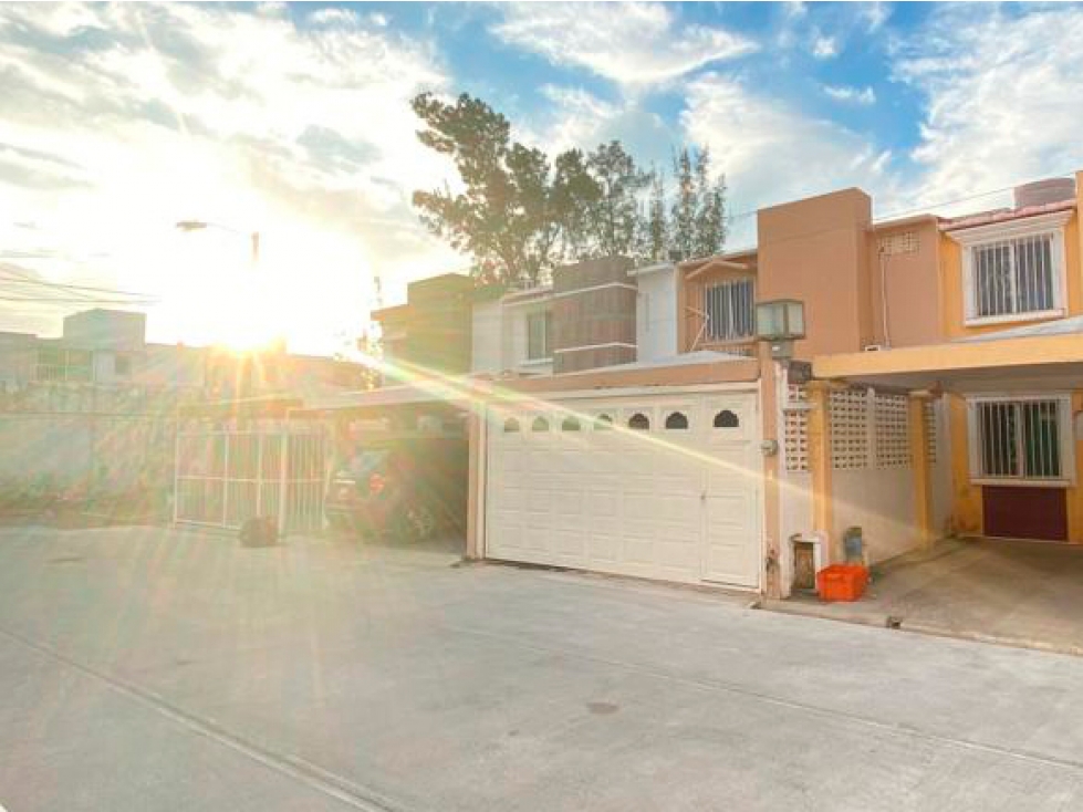 CASA EN RENTA 3 RECS. CENTRICA CON 1 RECÁMARA EN PLANTA BAJA