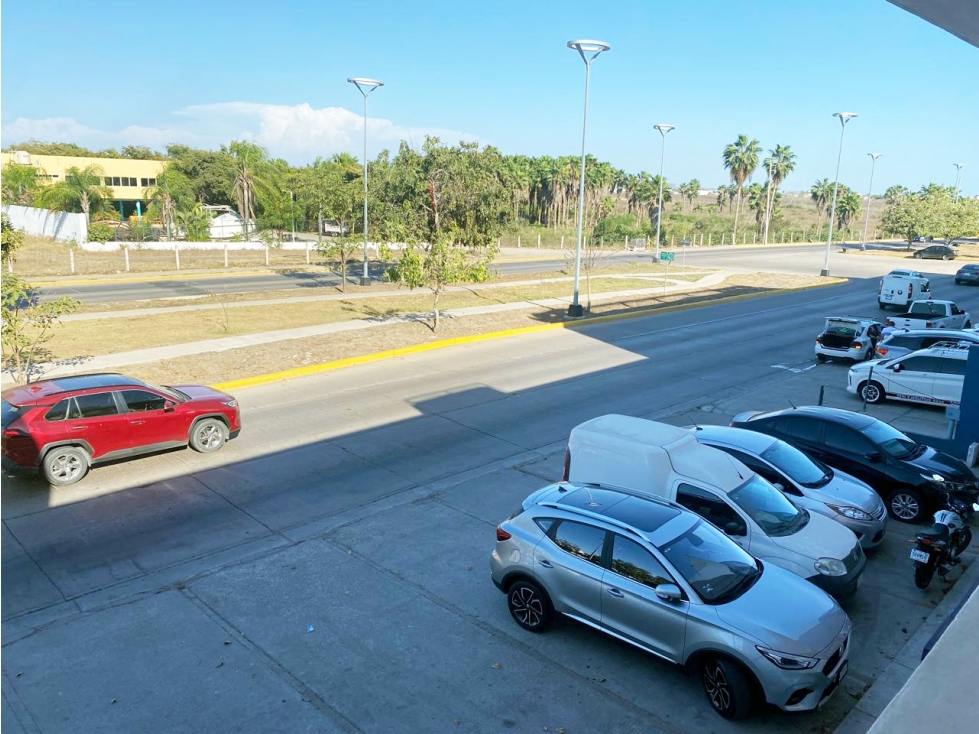 LOCAL COMERCIAL EN RENTA Av. La Marina | $12,000/mes - 2