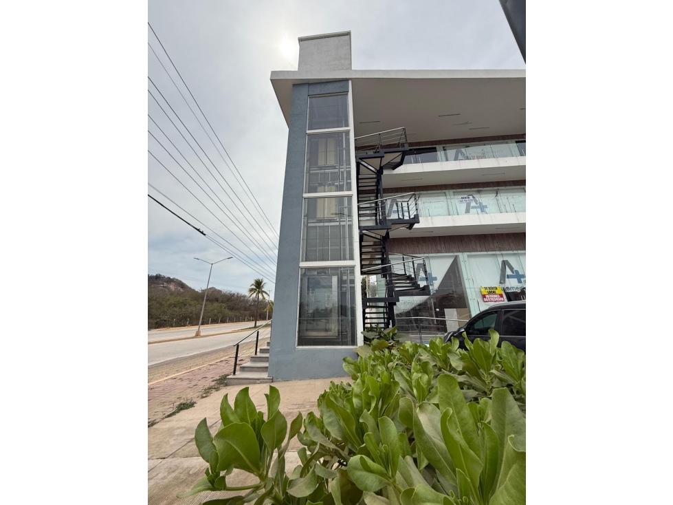 LOCAL NUEVO EN RENTA, PLAZA ALTAMÉDICA JUNTO A ZONA DE LA MARINA - 3
