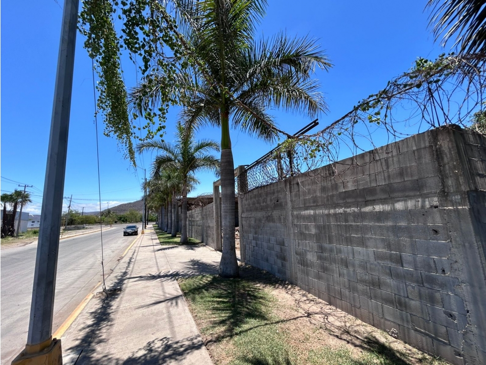 BODEGA SEMI-TECHADA  EN RENTA DE 1,104m2 CERCA DE CARRETERA  — foto 3