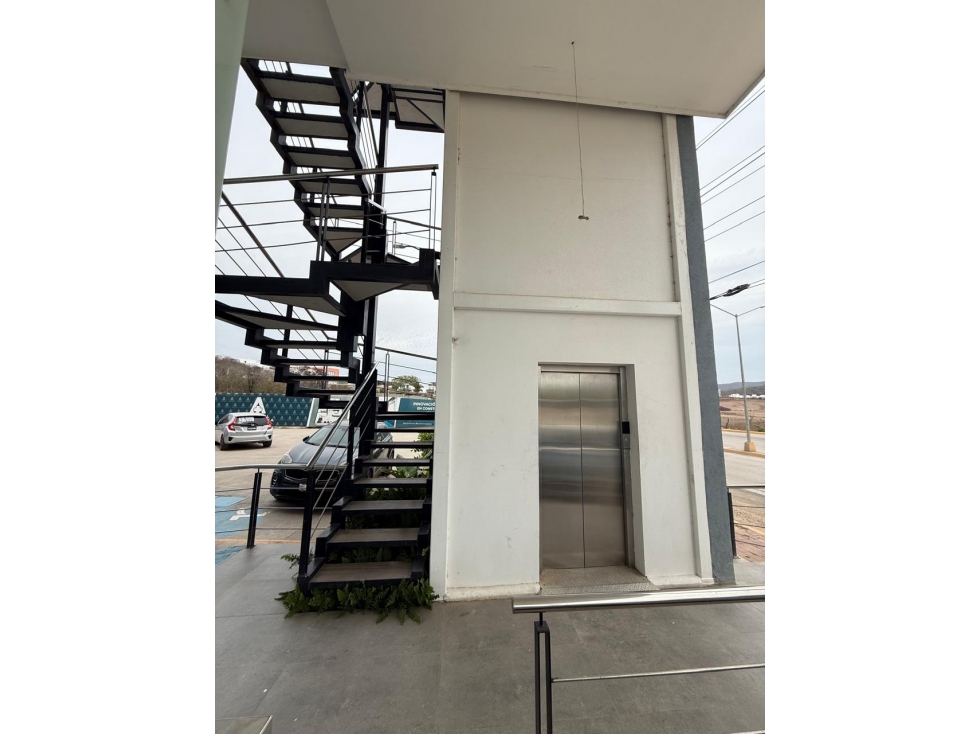 LOCAL NUEVO EN RENTA, PLAZA ALTAMÉDICA JUNTO A ZONA DE LA MARINA - 4
