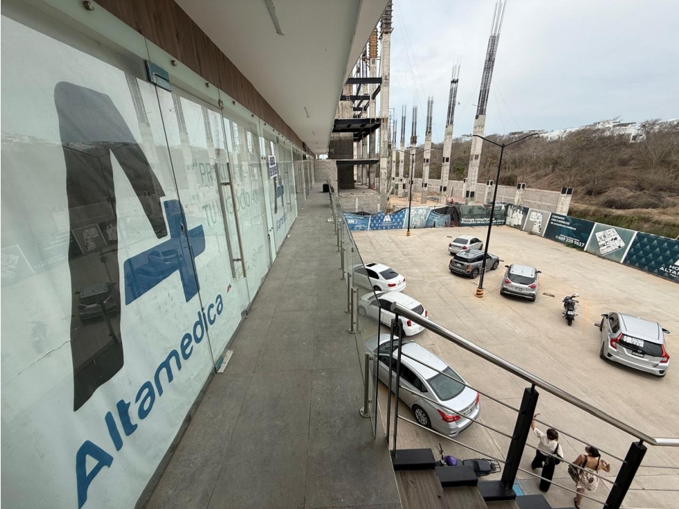 LOCAL NUEVO EN RENTA, PLAZA ALTAMÉDICA JUNTO A ZONA DE LA MARINA - 5