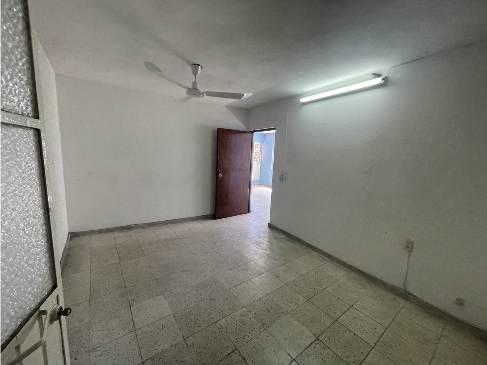 SE RENTA LOCAL EN JUAN CARRASCO PLANTA ALTA, 1 BAÑO. - 5