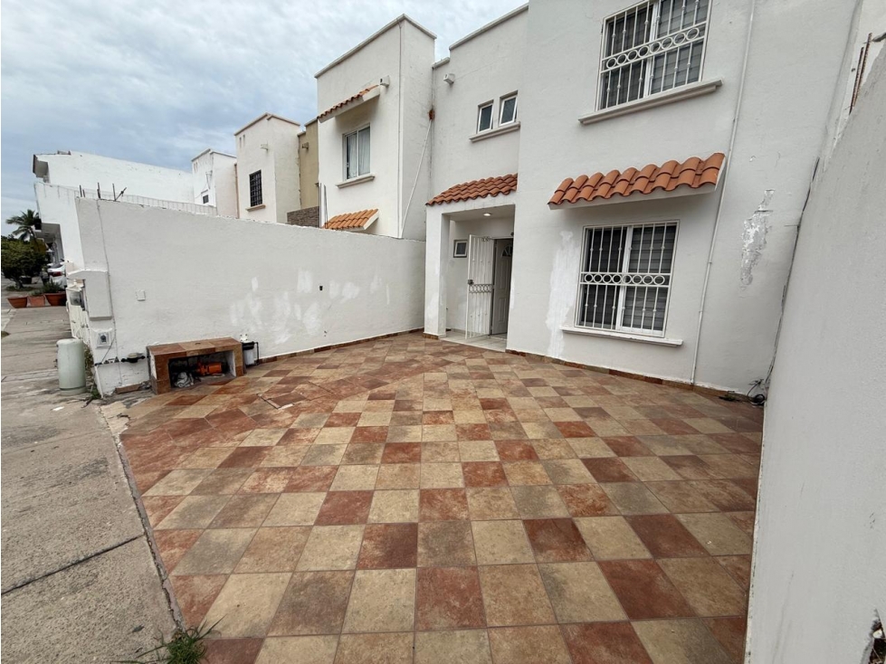 CASA EN RENTA AMUEBLADA 2 RECS EN FRACC. PRIVADO BUENA UBICACIÓN — foto 2