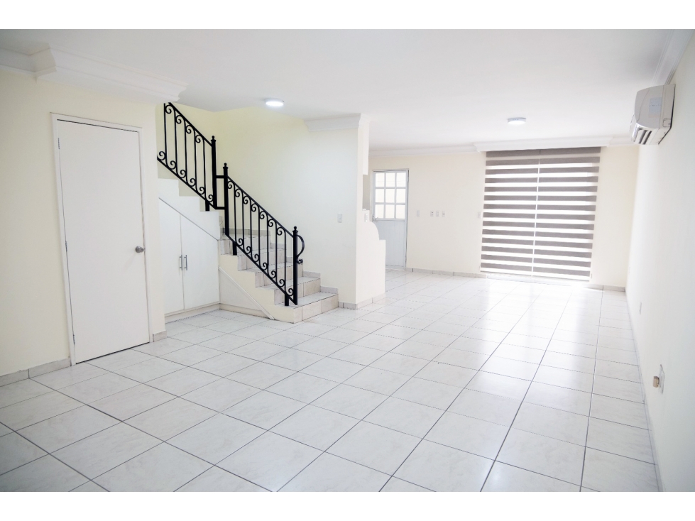 Casa en venta en Real del Valle cerca de Plaza Galerías — foto 4