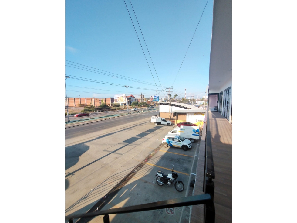 Local en renta con estacionamiento en Av. Rafael Buelna - 5