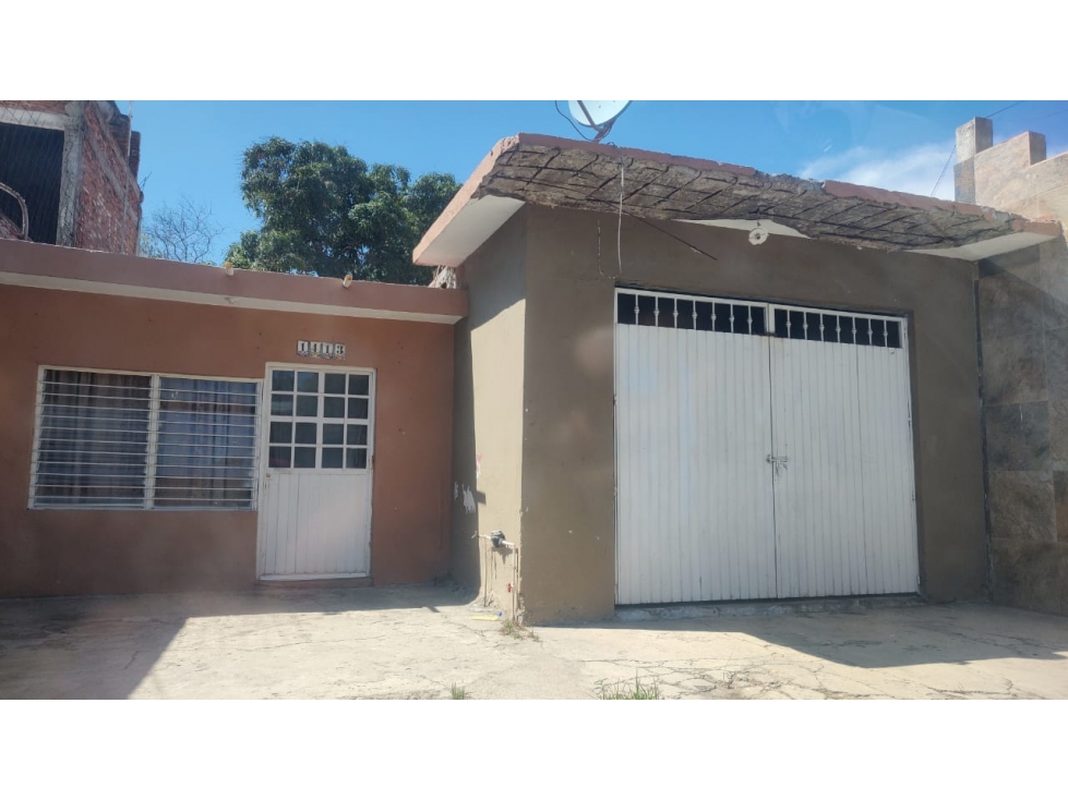 Casa en venta para demoler, a 1 cuadra de Av. Rafael Buelna