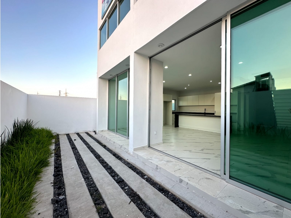 EN FRACC. DELFINES, 3 RECAMARAS + ESTUDIO — foto 2