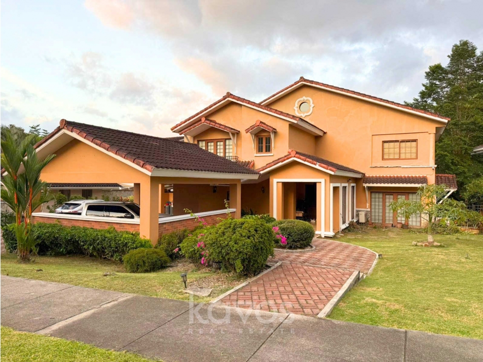 CASA EN VENTA EN CAMINO DE CRUCES CLAYTON