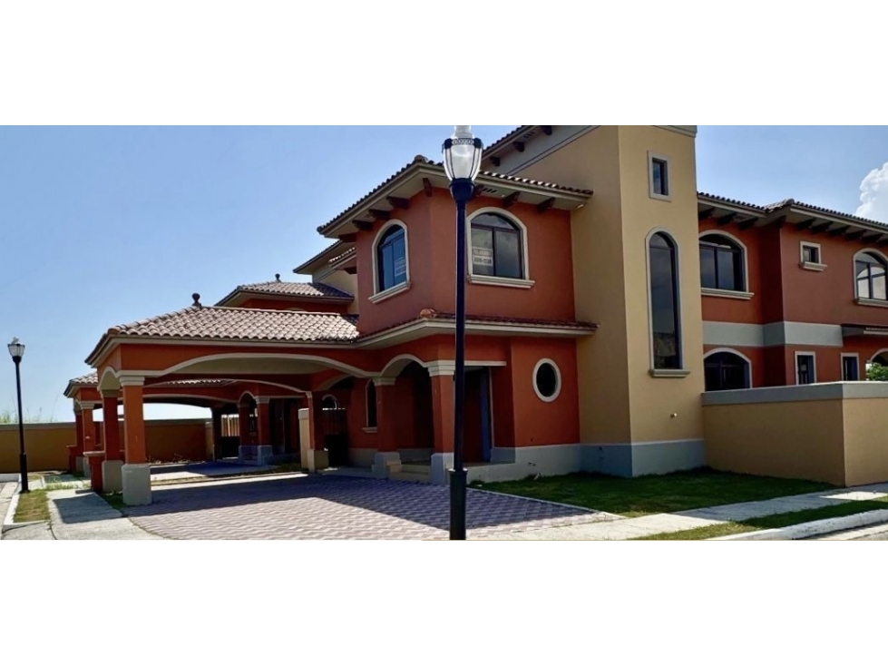 CASA EN VENTA EN COSTA SUR - EL DORAL