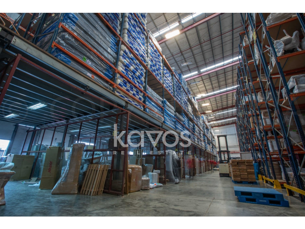 BODEGA EN EL CENTRO DE LA CIUDAD - EN VENTA