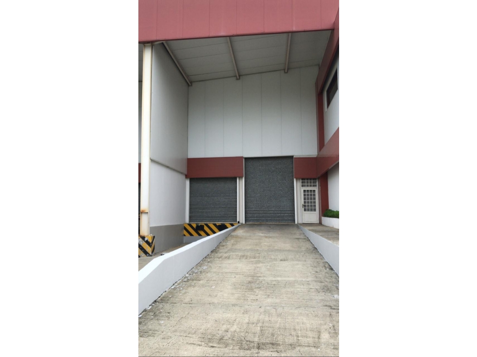 Se Alquila Galera en Parque Logistico / Con oficinas — foto 6
