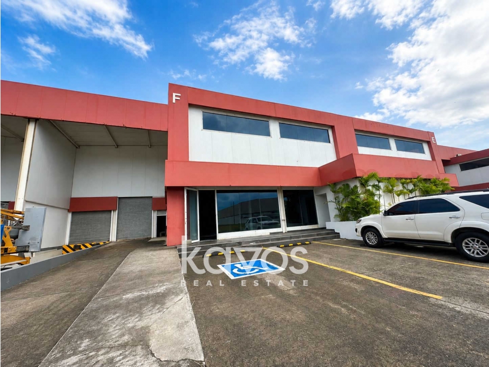 Se Alquila Galera en Parque Logistico / Con oficinas