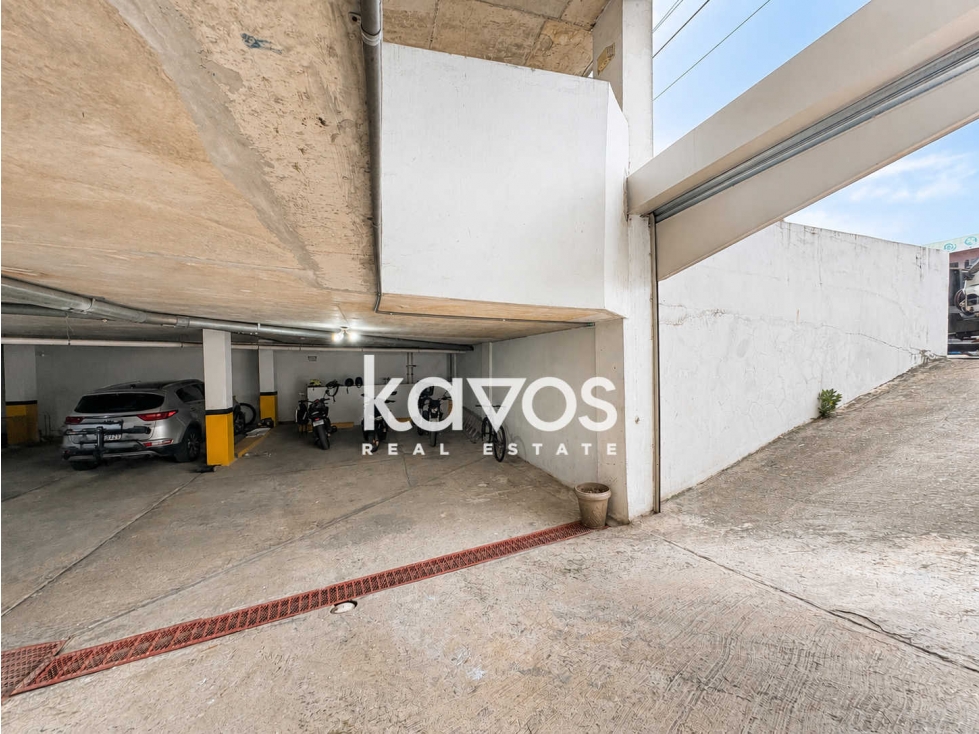 Edificio en Venta con 9 Apartamentos Renovados + 2 Locales Comerciales — foto 4