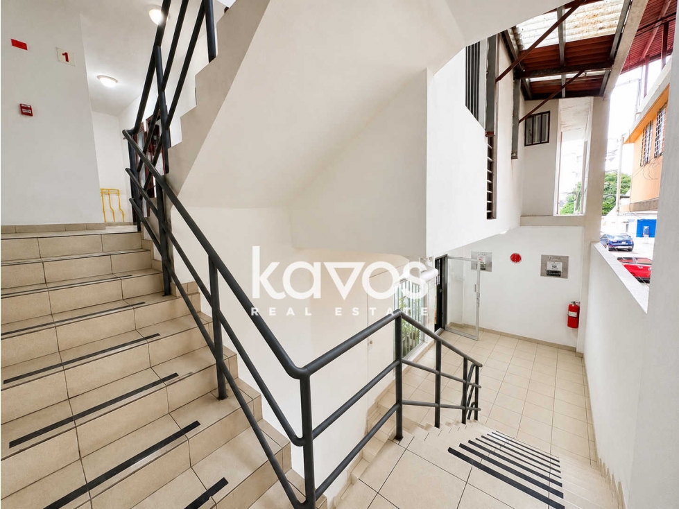 Edificio en Venta con 9 Apartamentos Renovados + 2 Locales Comerciales — foto 6