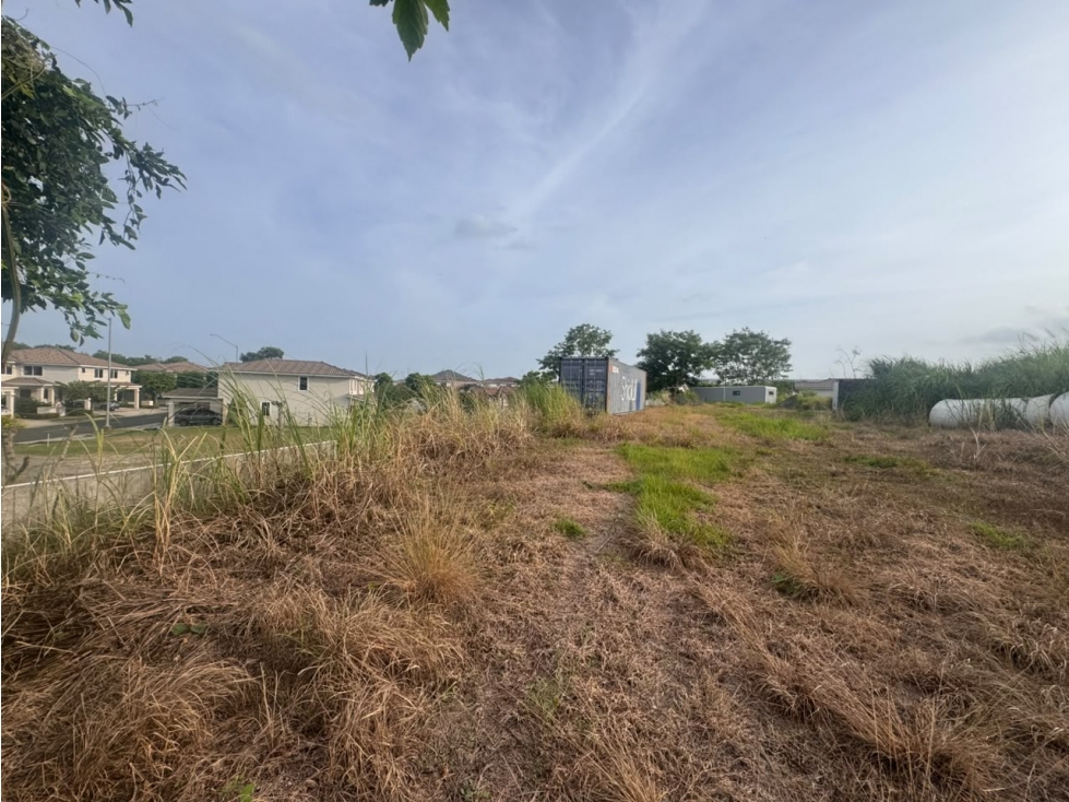SE VENDE TERRENO EN HOWARD - PANAMÁ PACIFICO
